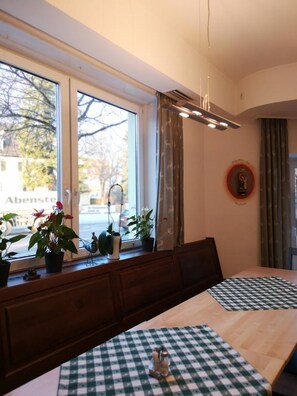 Breakfast, lunch, dinner served; Regional cuisine 