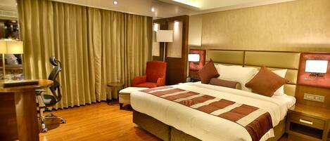 Executive Room, 1 King Bed, Non Smoking, City View | Room amenity