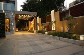 Exterior - Regenta Central The Crystal (Kanpur)