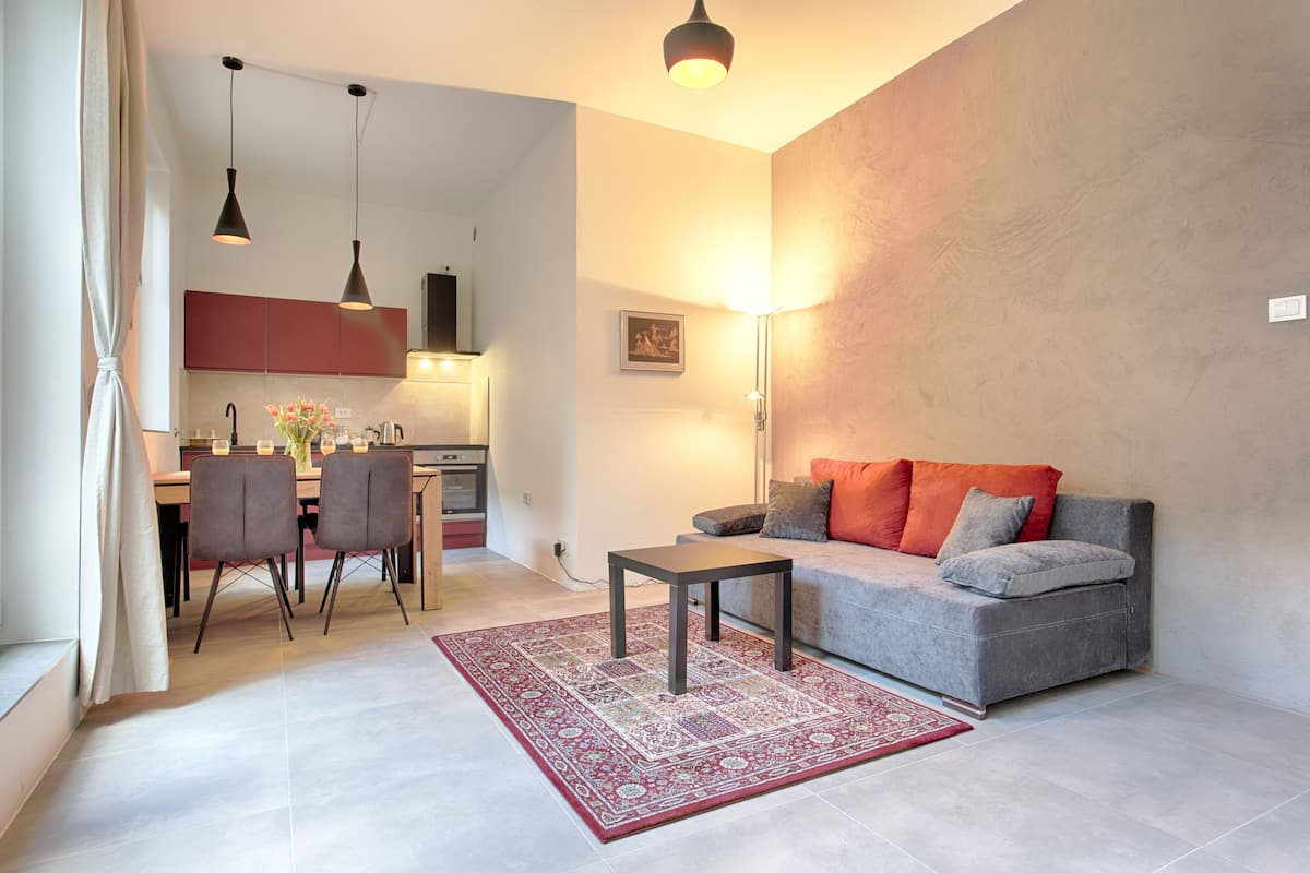 Studio Suite Kota, patio (19 Kosciuszki Street) | Area keluarga | TV layar datar