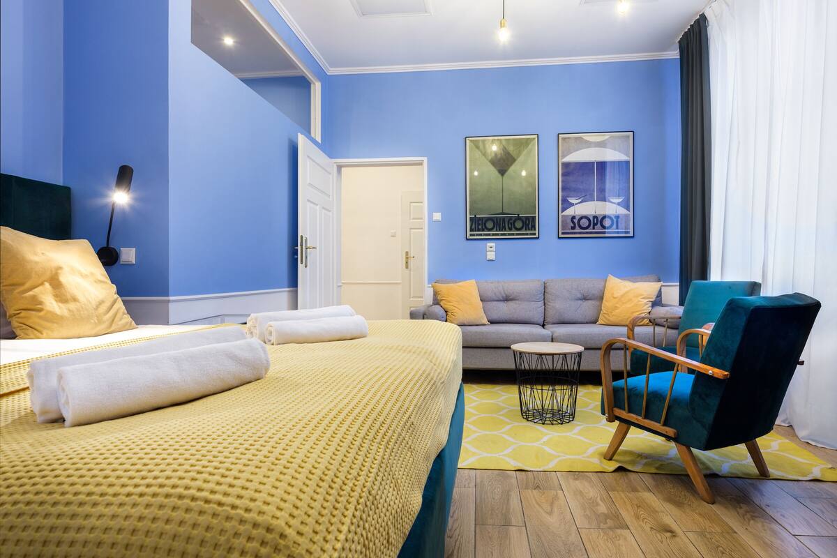 Apartemen Comfort, 2 kamar tidur, 2 kamar mandi (22 Swietego Sebastiana Street) | 1 kamar tidur, seprai antialergi, dan didekorasi berbeda-beda