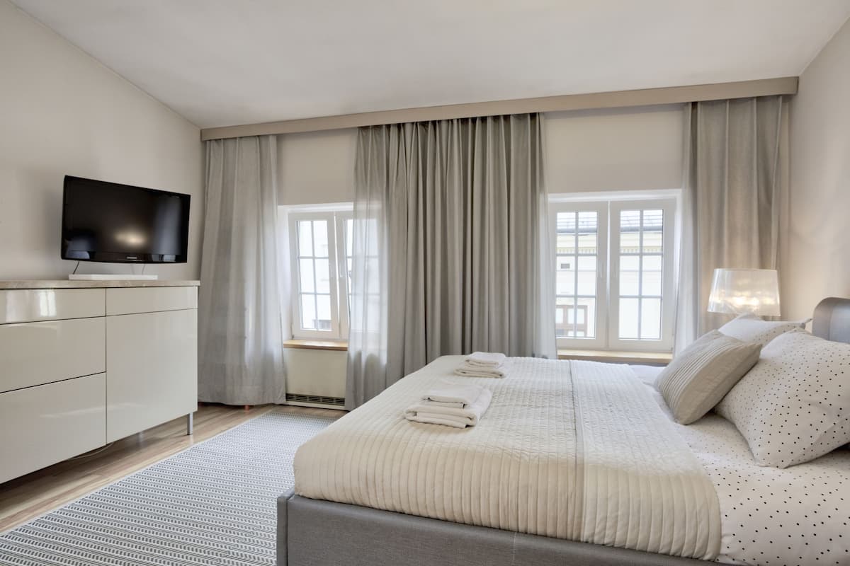 Studio Suite Kota, dapur kecil, pemandangan kota (5 Szpitalna Street) | 1 kamar tidur, seprai antialergi, dan didekorasi berbeda-beda
