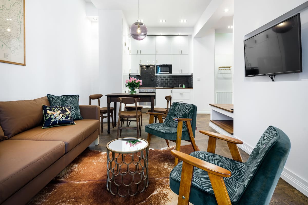 Apartemen Desain, 1 kamar tidur, dapur kecil | Area keluarga | TV layar datar