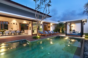 Outdoor pool - Amarin Seminyak (Seminyak)