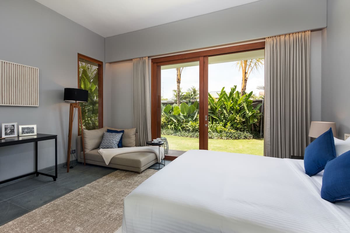 1 bedroom, premium bedding, in-room safe, desk