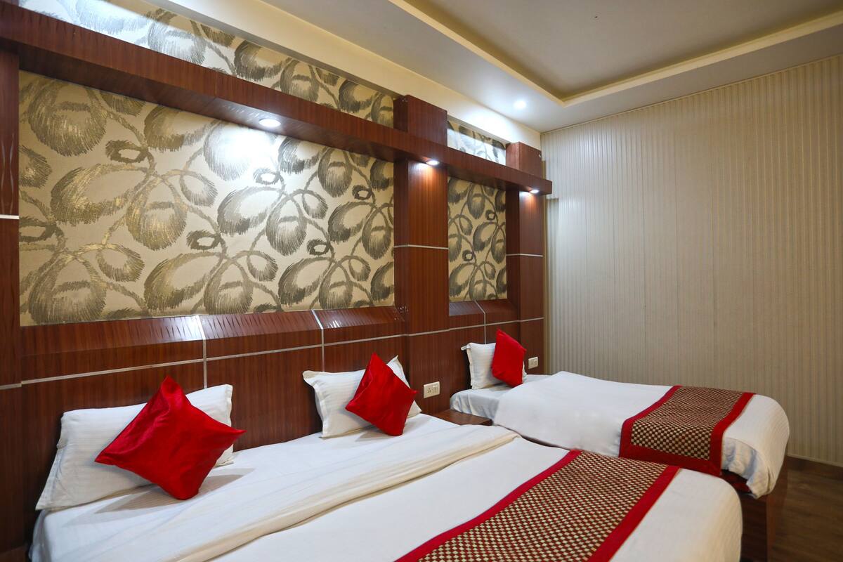 ห้องทริปเปิล | ตู้นิรภัยในห้องพัก, ผ้าม่านกันแสง, ห้องเก็บเสียง, เตารีด/โต๊ะรีดผ้า