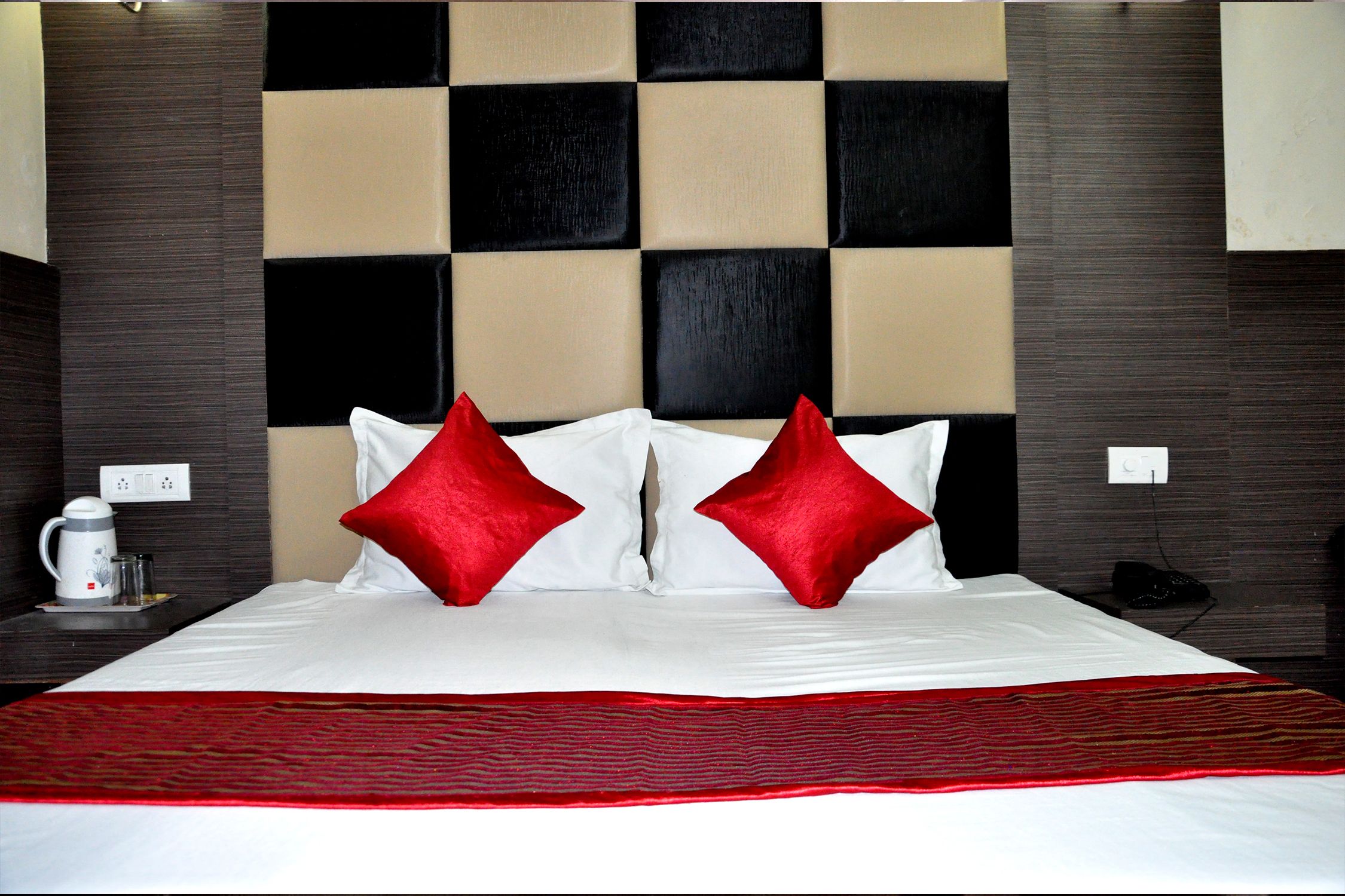 Kamar Deluks, 1 Tempat Tidur Double, Bebas Asap Rokok | Brankas, tirai kedap cahaya, kedap suara, dan setrika/meja setrika