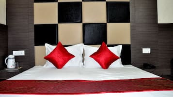 Kamar Deluks, 1 Tempat Tidur Double, Bebas Asap Rokok | Brankas, tirai kedap cahaya, kedap suara, dan setrika/meja setrika