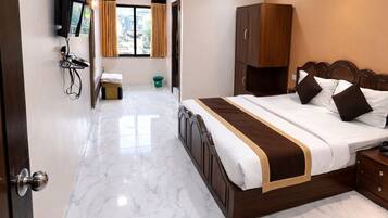 Deluxe Room, 1 Bedroom | In-room safe, free WiFi, bed sheets