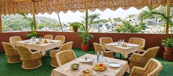HOTEL ASHOKA (Nakki lake - 450 metres)