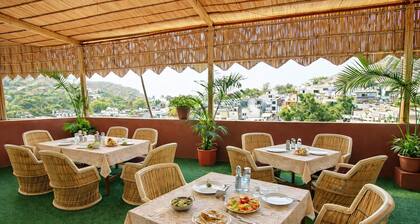 HOTEL ASHOKA (Nakki lake - 450 metres)