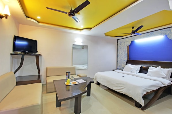 In-room safe, free WiFi, bed sheets