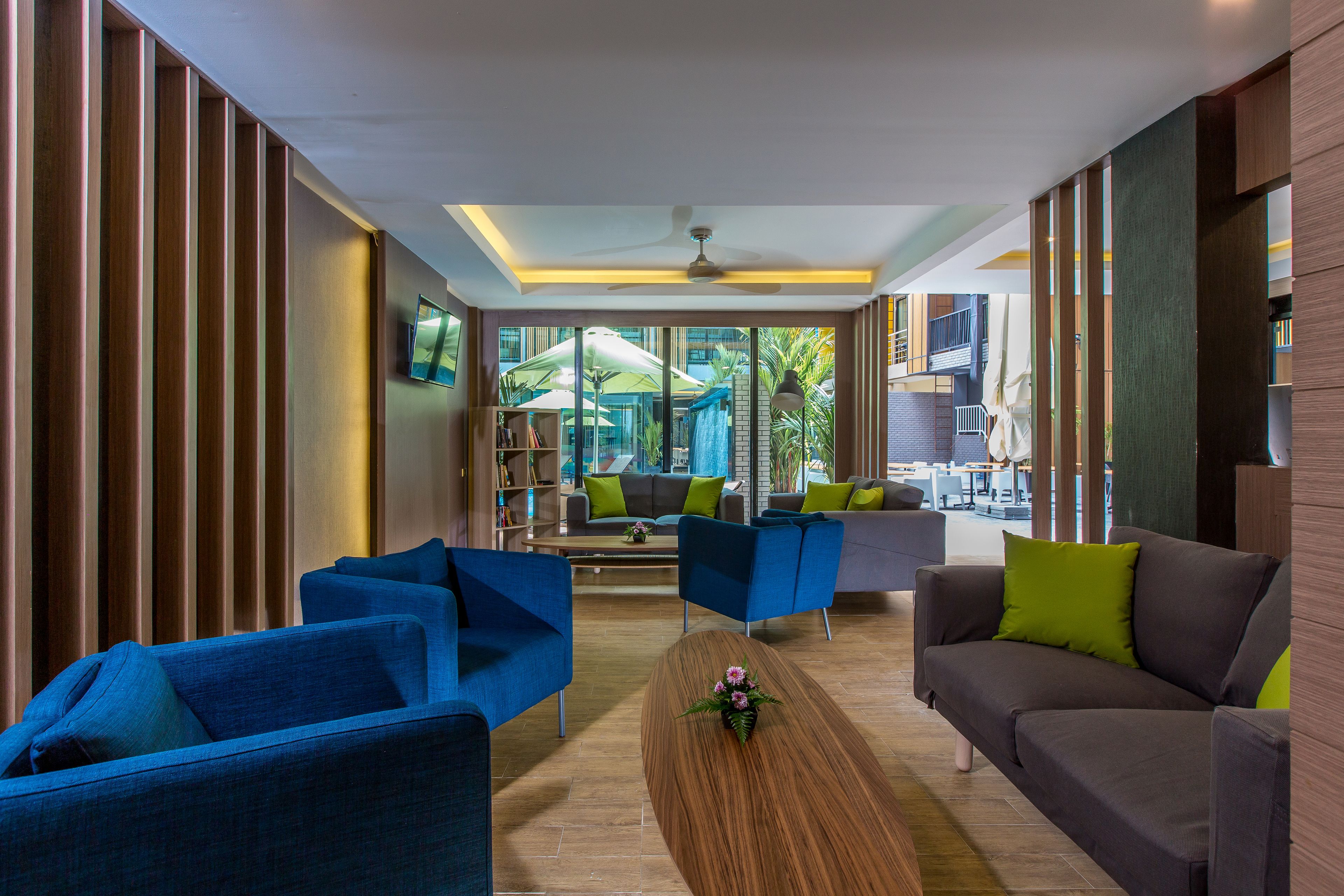 42 吋LCD 電視連有線電視頻道、電視