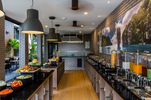 Päivittäinen buffetaamiainen (350.00 THB per henkilö)