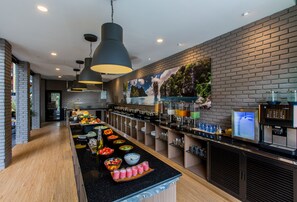 Petit déjeuner buffet servi tous les jours en supplément