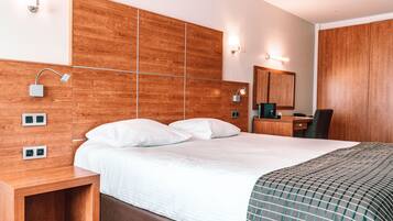 Literie hypoallergénique, couette en duvet d'oie, minibar