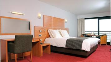 Hypoallergeen beddengoed, donsdekens, een minibar, een kluis op de kamer