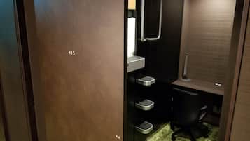 Premium bedding, in-room safe, free WiFi, bed sheets