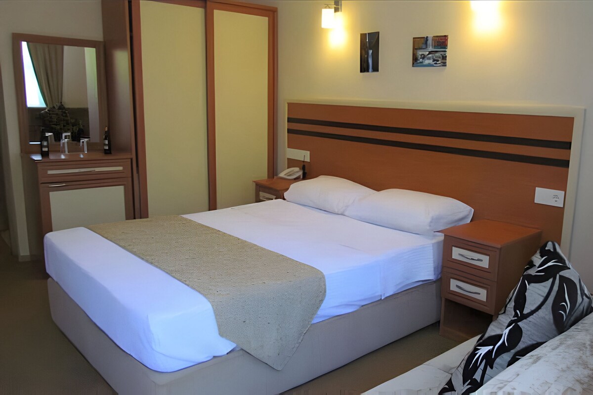 Minibar, Zimmersafe, Schreibtisch, schallisolierte Zimmer