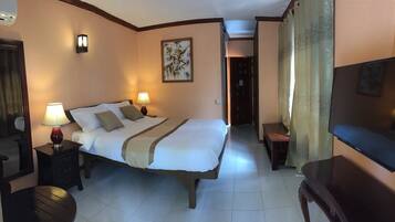 Chambre Double Standard, vue partielle sur l'océan | Coffres-forts dans les chambres, bureau, Wi-Fi gratuit, draps fournis