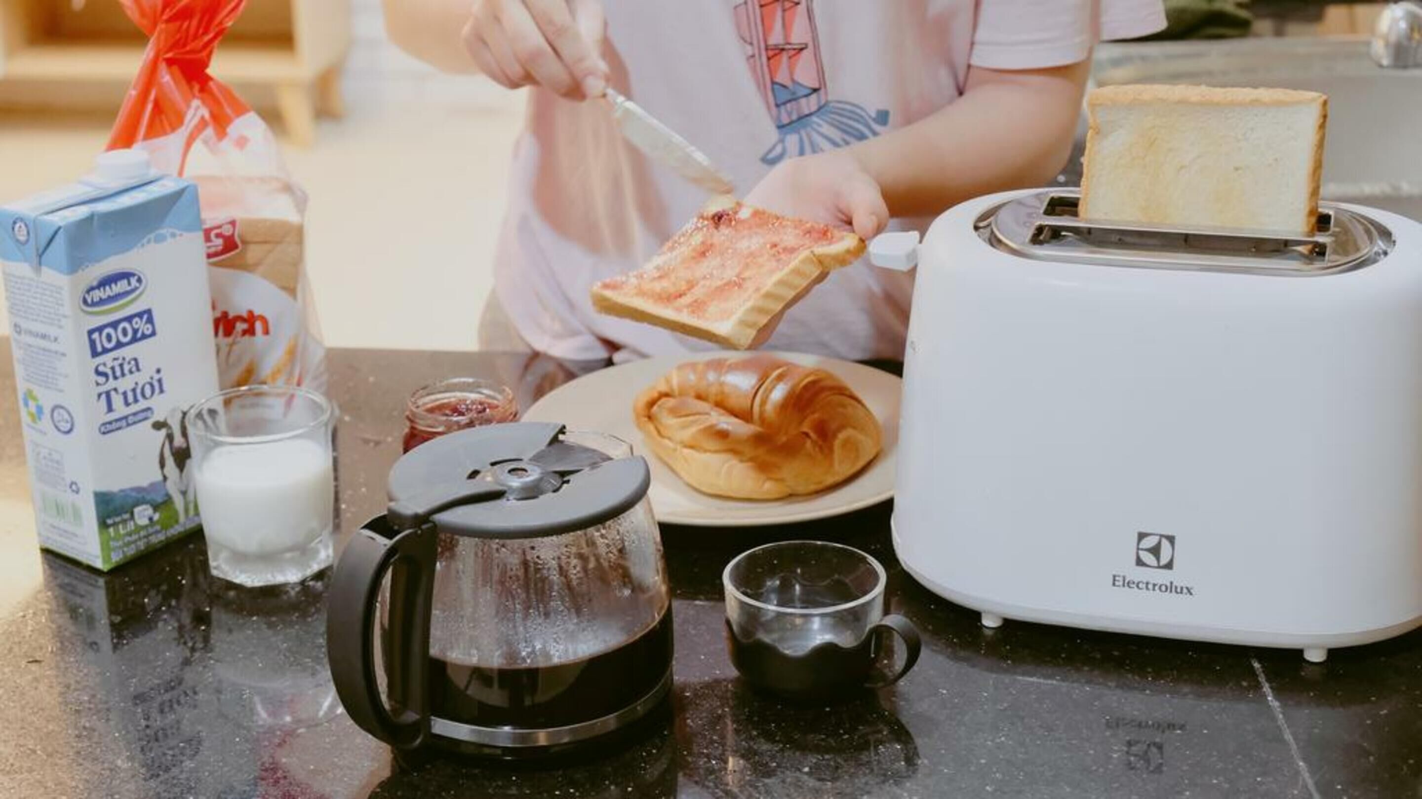 Photo - HOSTIE SAIGON [WANDERLUST Home]