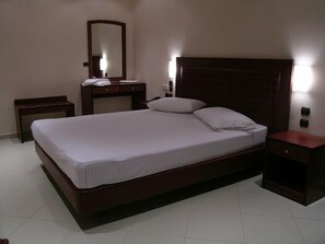 Quarto casal clássico, 1 cama Queen | Quartos à prova de som, Wi-Fi de cortesia
