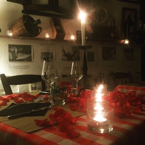 Ze serveren er ontbijt, lunch en diner 