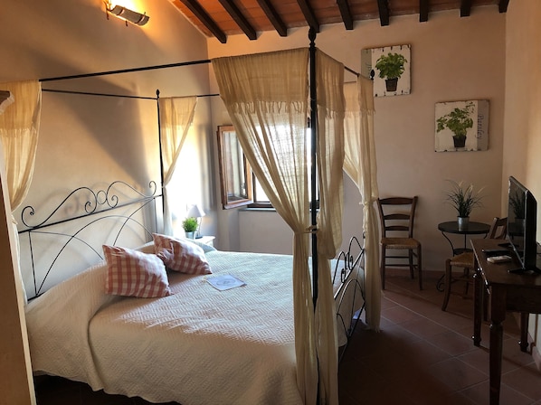 Honeymoon-Suite, 1 Schlafzimmer, Meerblick | Daunenbettdecken, kostenloses WLAN, Bettwäsche