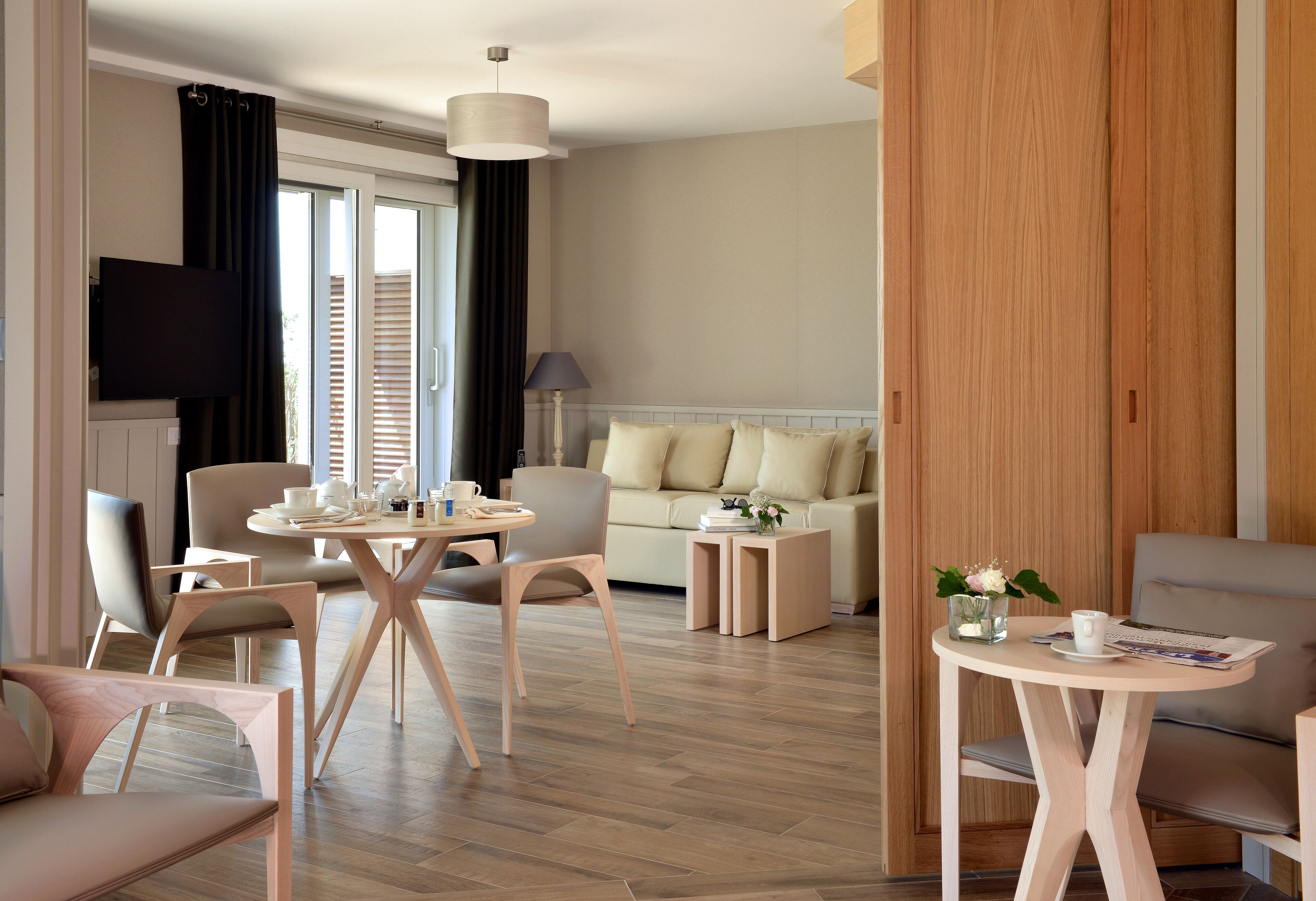 deluxe room | 1 bedroom, premium bedding, pillow-top beds, minibar