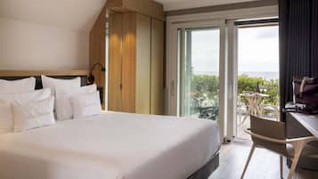 Premium Room, Ocean View | Premium bedding, pillow-top beds, minibar, in-room safe