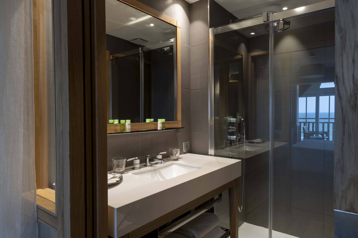 shower, free toiletries, hair dryer, bathrobes