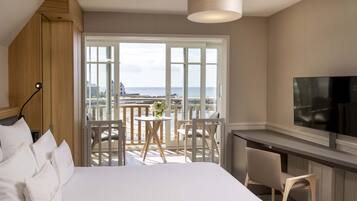 Habitación doble romántica | Ropa de cama de alta calidad, camas con pillow-top y minibar