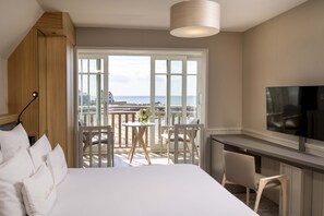 Romantiskt dubbelrum | Sängtillbehör av högsta kvalitet, bäddmadrasser och minibar