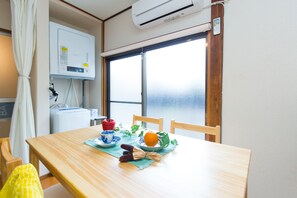 獨棟房屋 (Private) | 房內用餐區