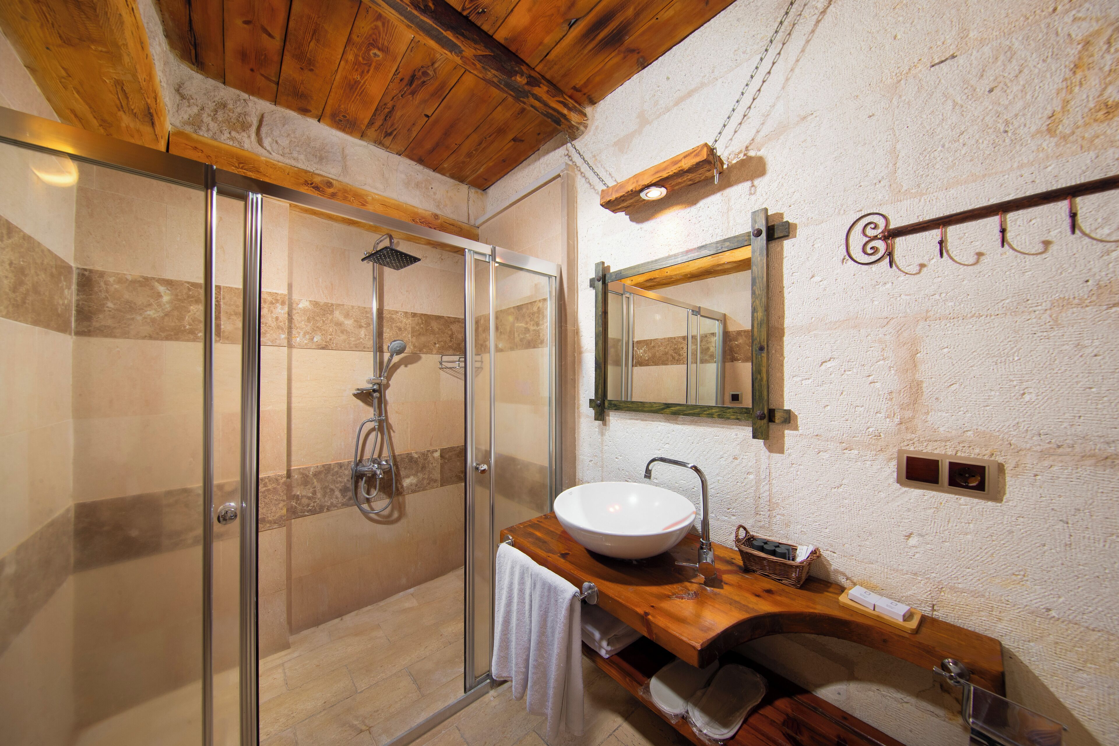 sobesos standart konak room | bathroom | free toiletries, hair dryer, slippers, towels