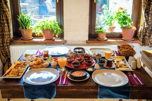 Gratis frukost med lokala rätter varje dag 
