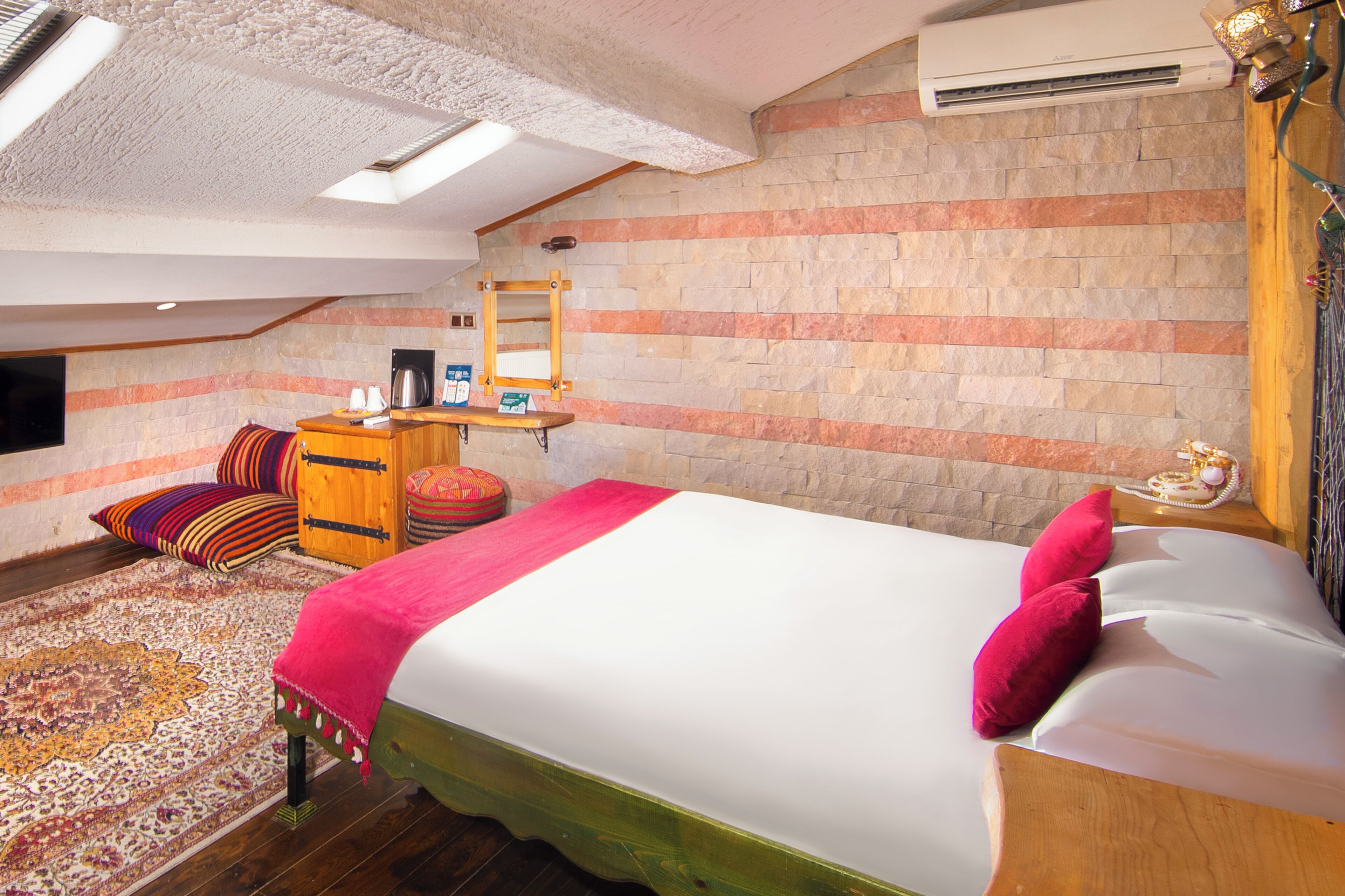 gomeda deluxe roof floor room | premium bedding, down duvets, minibar, in-room safe