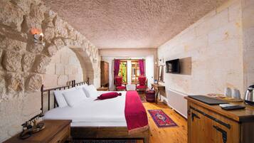 Mazi Family With Jacuzzi Room | Premium bedding, down comforters, minibar, in-room safe