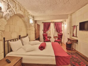 Mazi Family With Jacuzzi Room | Badezimmer | Kostenlose Toilettenartikel, Haartrockner, Hausschuhe, Handtücher