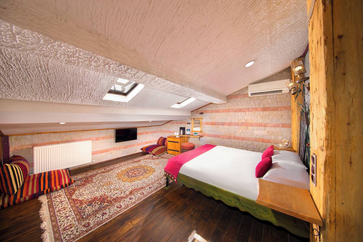 Gomeda Roof Floor Room | Ropa de cama de alta calidad, edredón y minibar