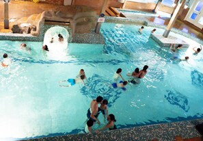 Hồ bơi trong nhà, hồ bơi ngoài trời 