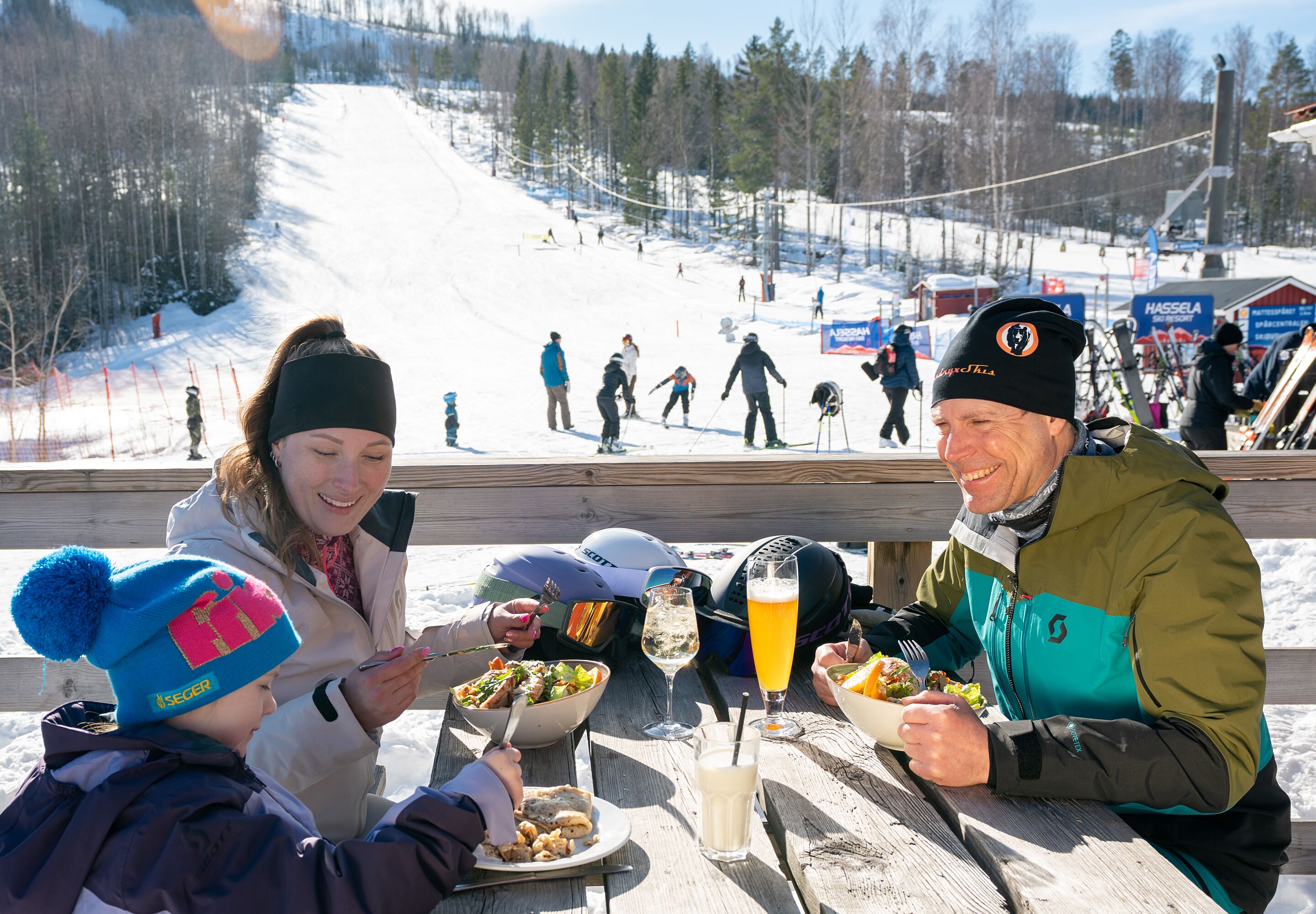 lunch and dinner served