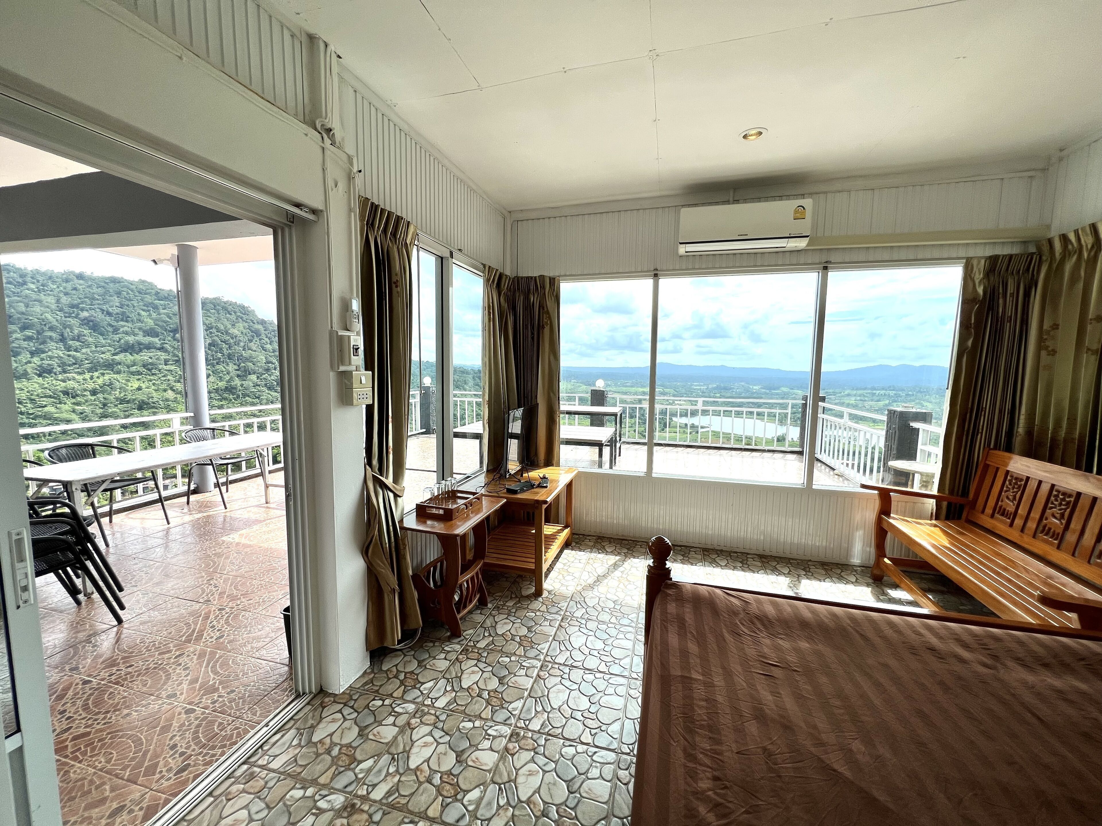 Room for 4 People | ผ้าม่านกันแสง, Wi-Fi ฟรี