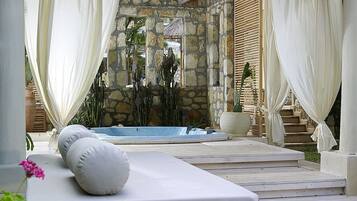 Bain à remous extérieur