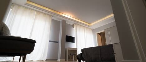 Junior Suite | Living area | 32-inch flat-screen TV with digital channels, TV, Netflix