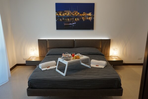 Chambre Double Deluxe | Literie de qualité supérieure, coffres-forts dans les chambres, bureau