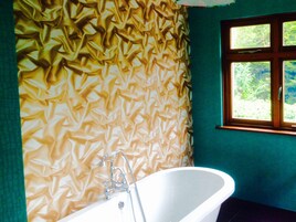 Superior Suite, Ensuite | Bathroom | Towels