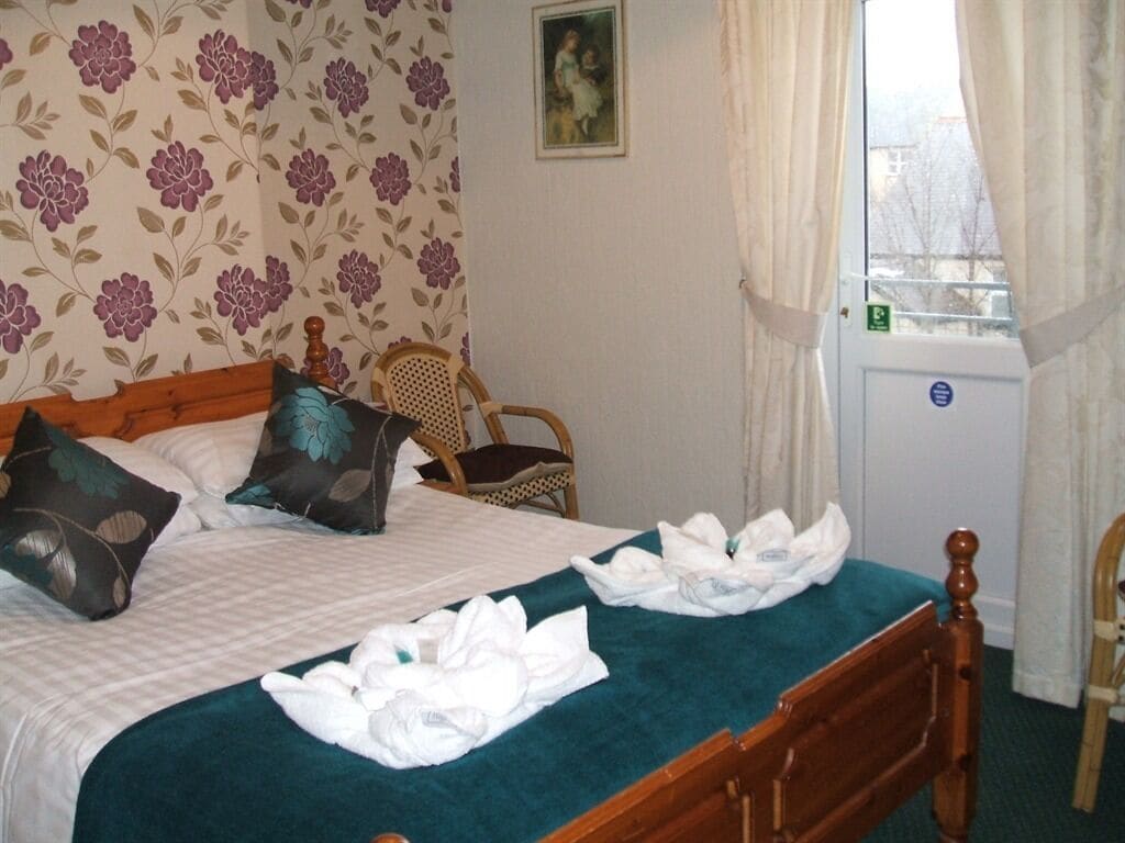 Double Room, Ensuite (Ground Floor, Accessible) | Bed sheets