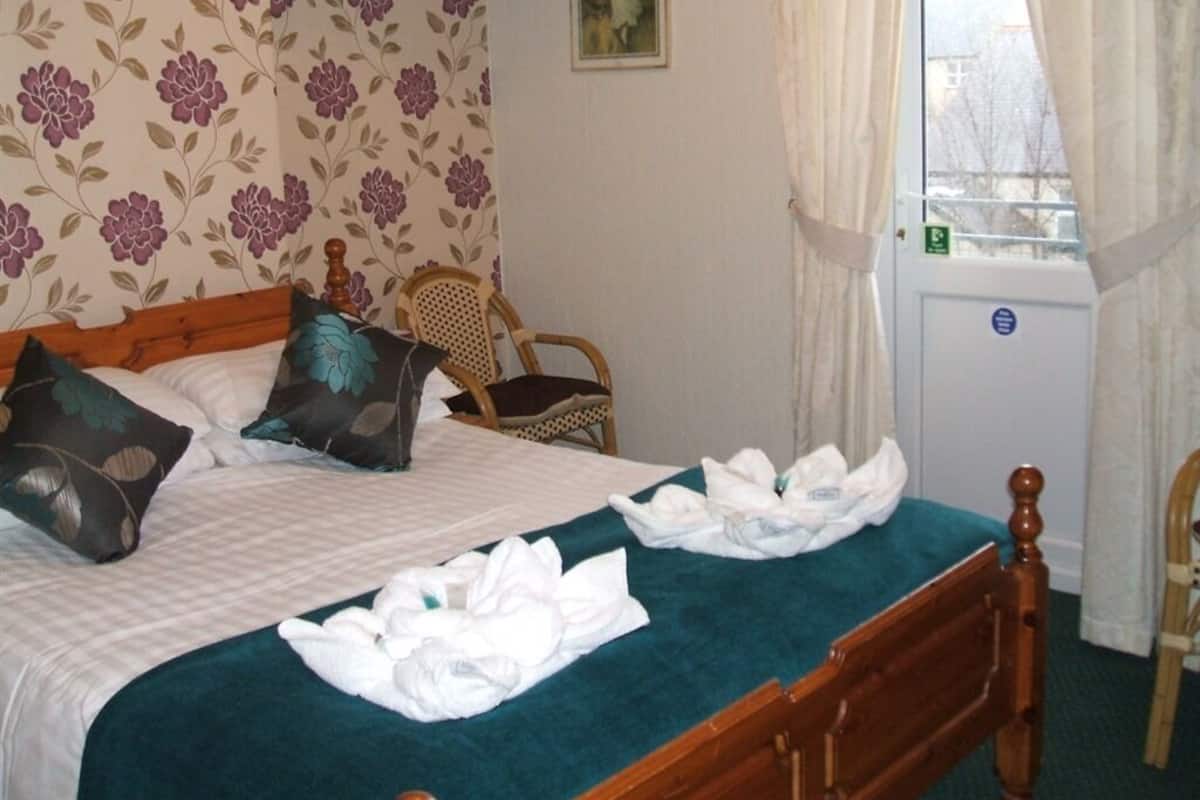 Double Room, Ensuite (Ground Floor, Accessible) | Bed sheets