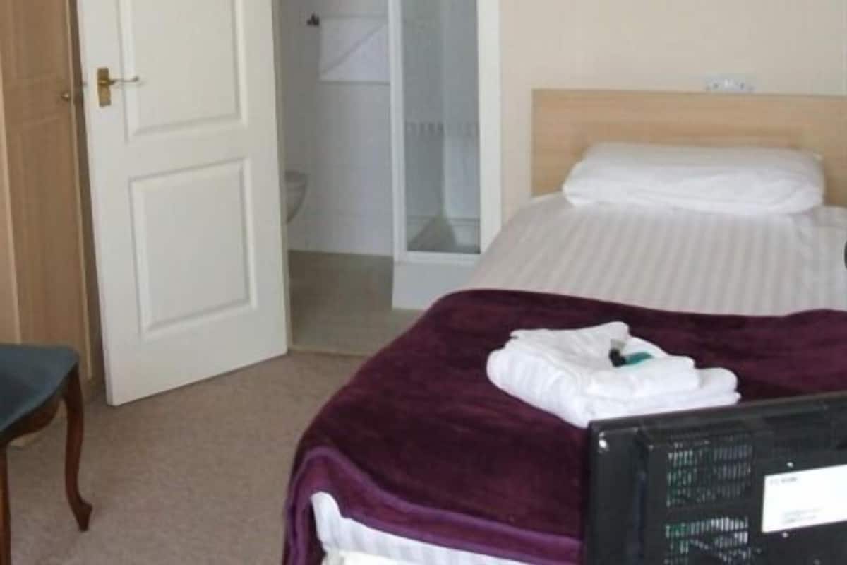 Single Room | Bed sheets